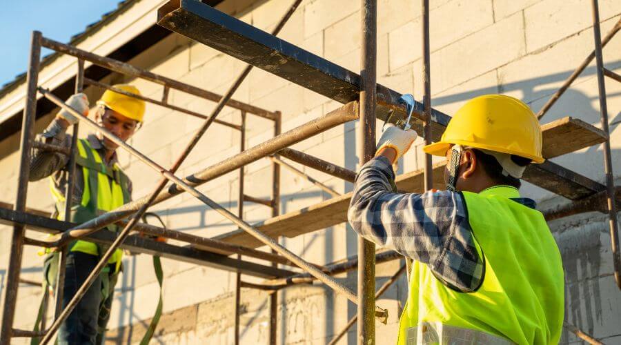 Expert Emergency Roof Repairs services in Savoy, IL